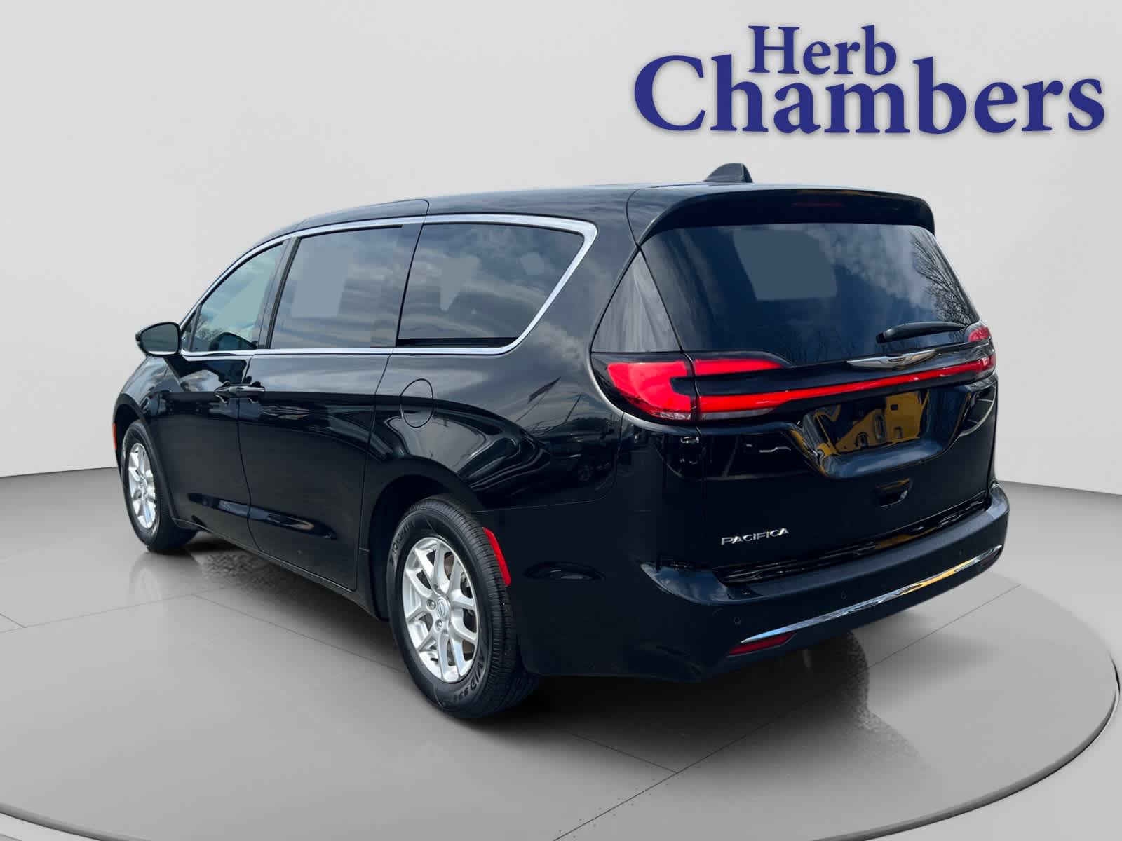 used 2025 Chrysler Pacifica car, priced at $34,197