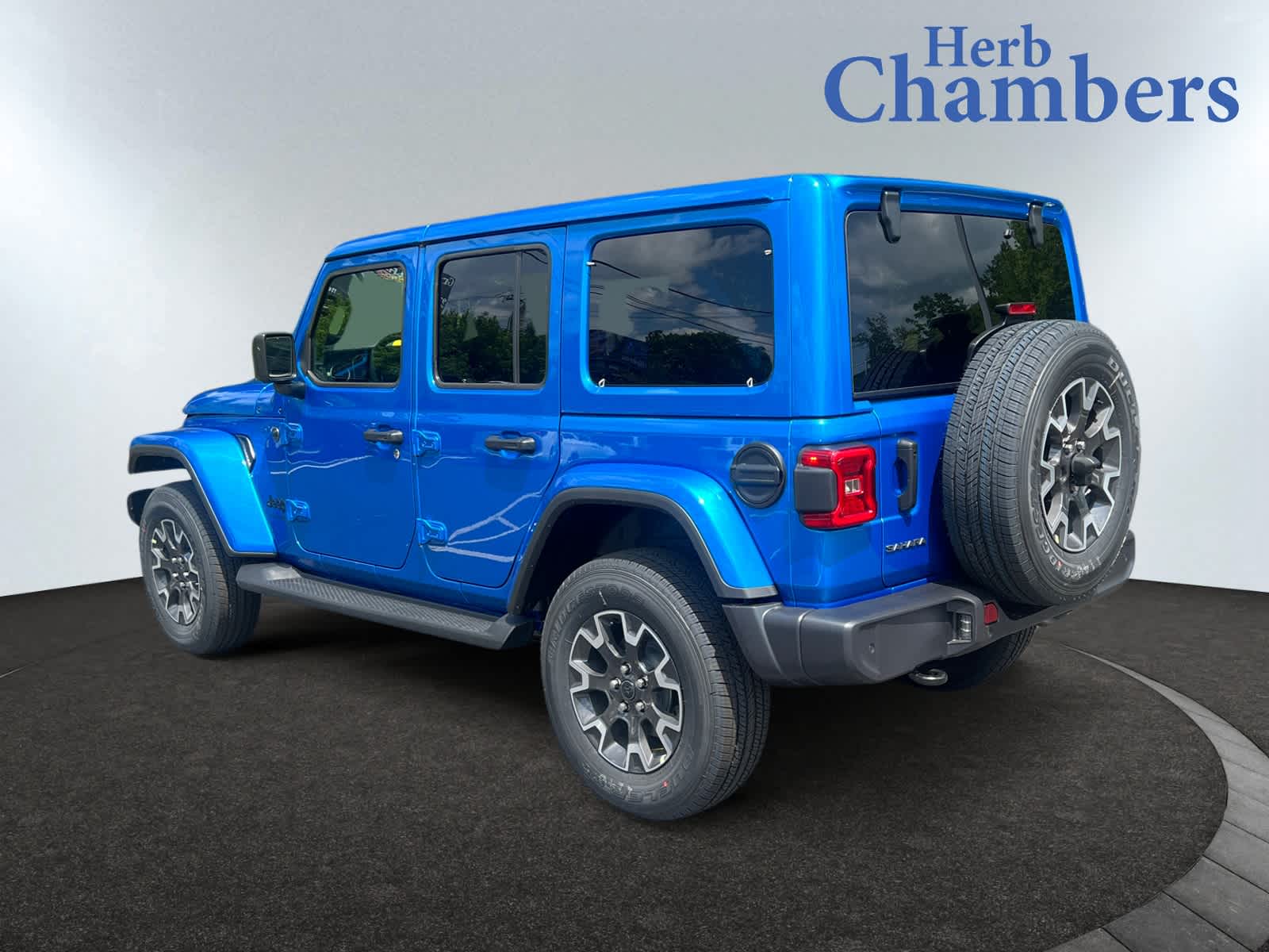 2025 Jeep Wrangler Sahara photo 3