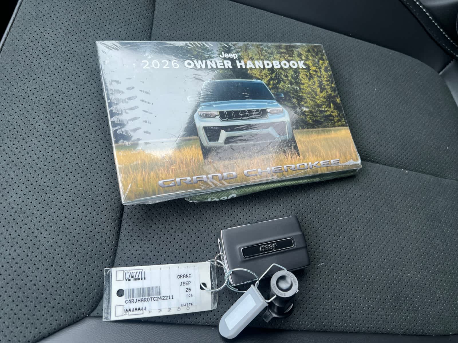 new 2026 Jeep Grand Cherokee car, priced at $47,575