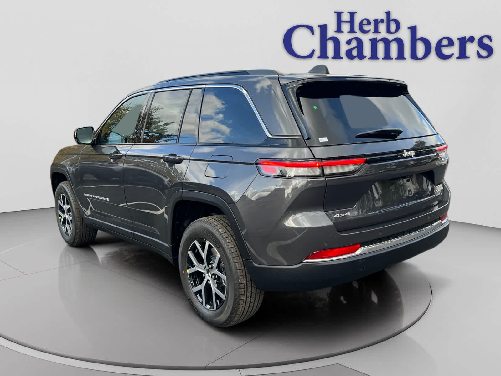 new 2025 Jeep Grand Cherokee car, priced at $47,405