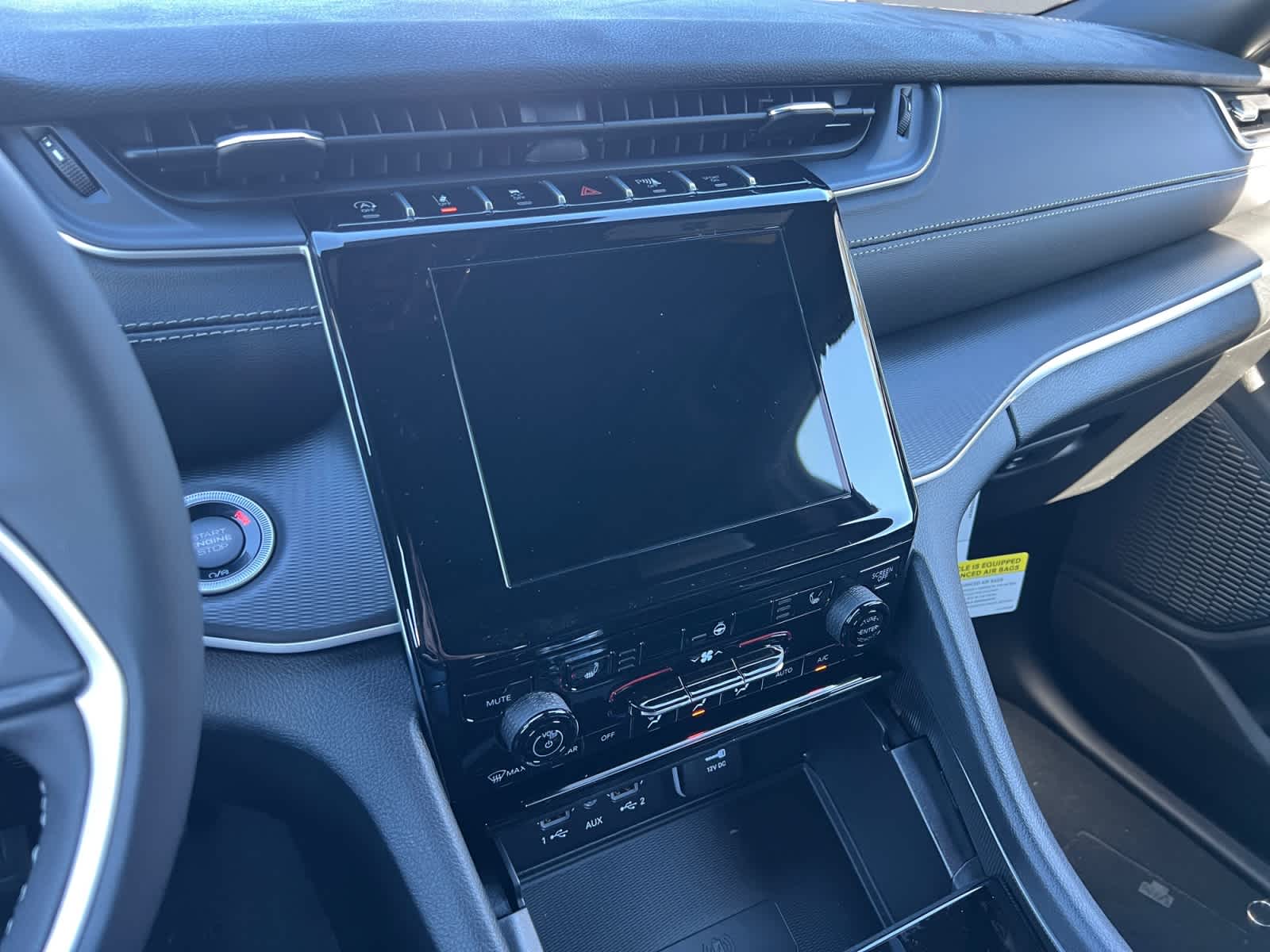 new 2025 Jeep Grand Cherokee car, priced at $45,770