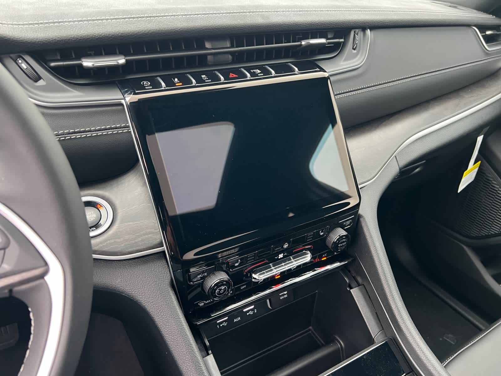 new 2025 Jeep Grand Cherokee car, priced at $47,405