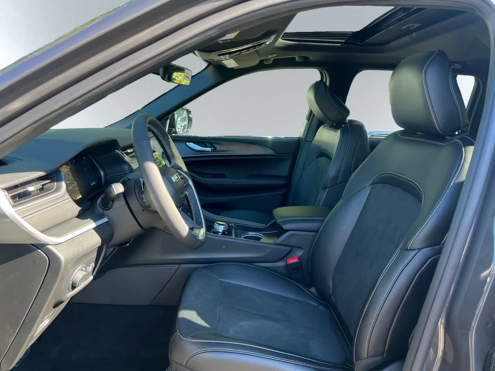 new 2025 Jeep Grand Cherokee car, priced at $45,770