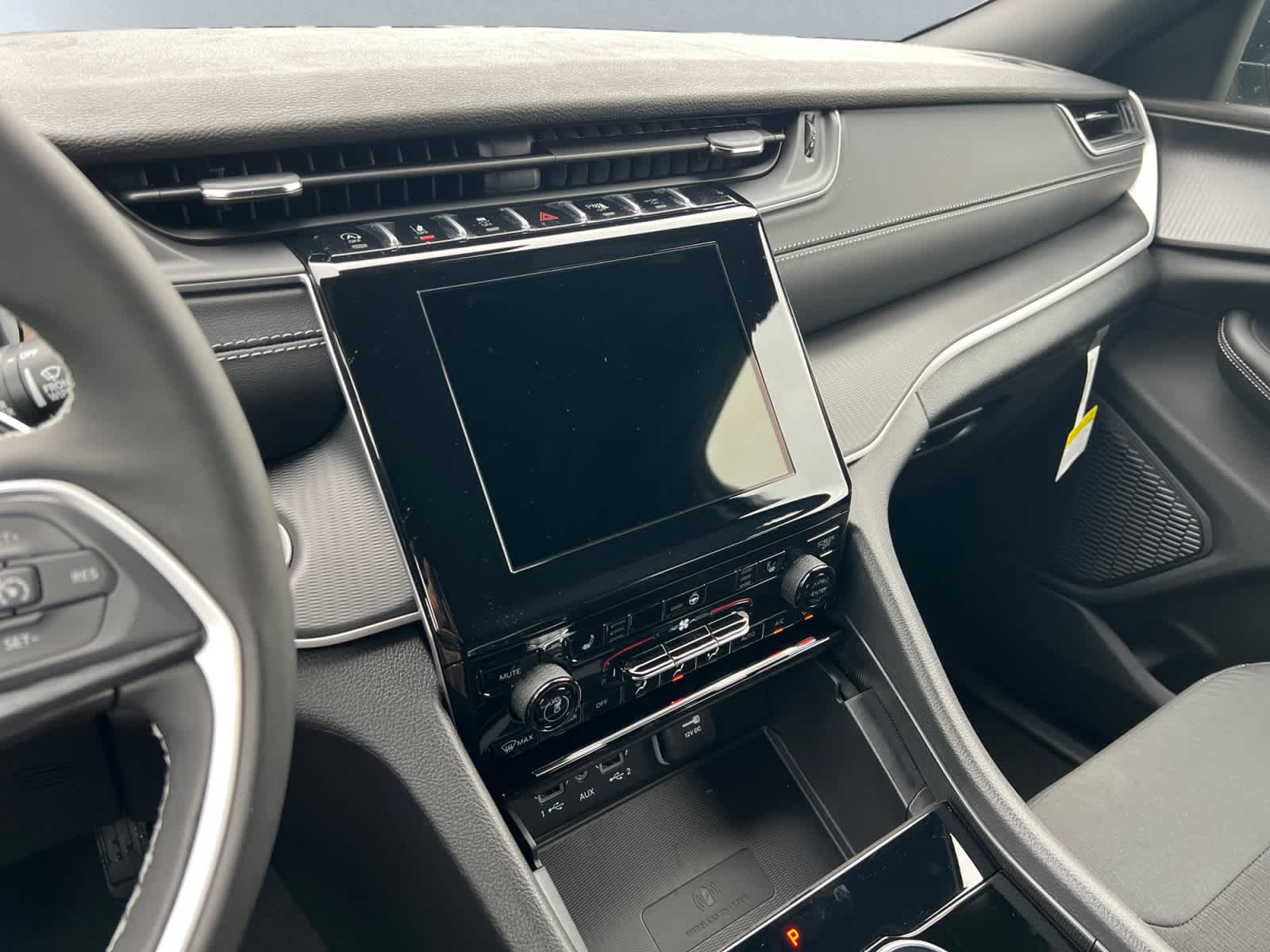 new 2025 Jeep Grand Cherokee car, priced at $43,070