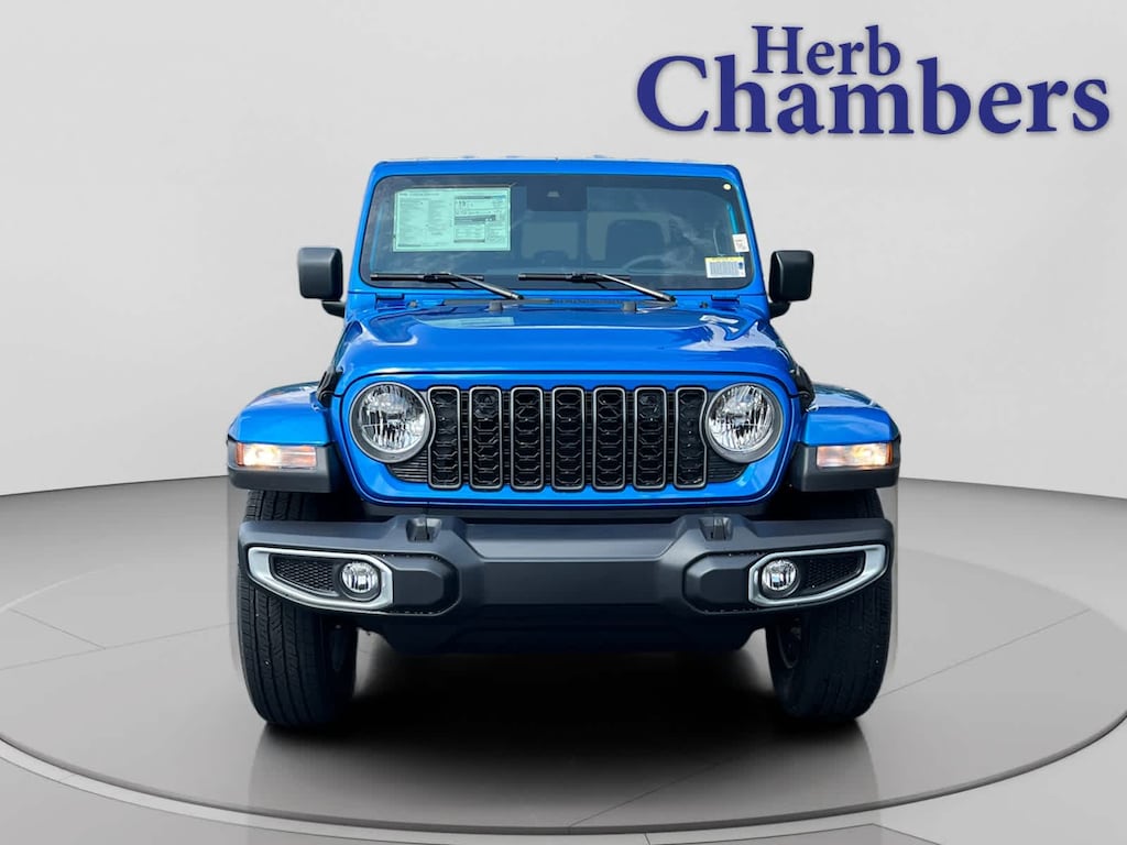 New 2025 Jeep Gladiator SPORT S 4X4 Pickup