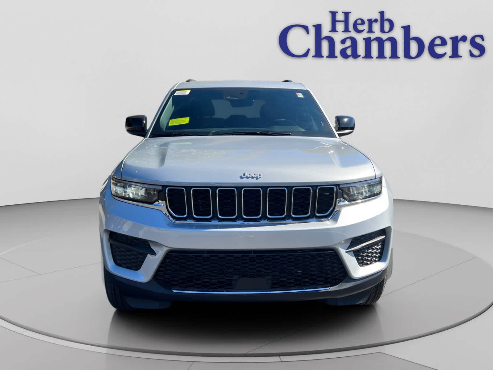 new 2025 Jeep Grand Cherokee car, priced at $38,775