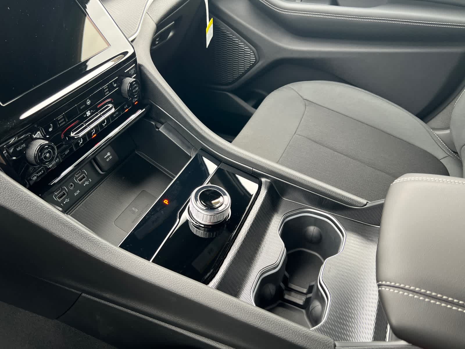 new 2025 Jeep Grand Cherokee car, priced at $43,070