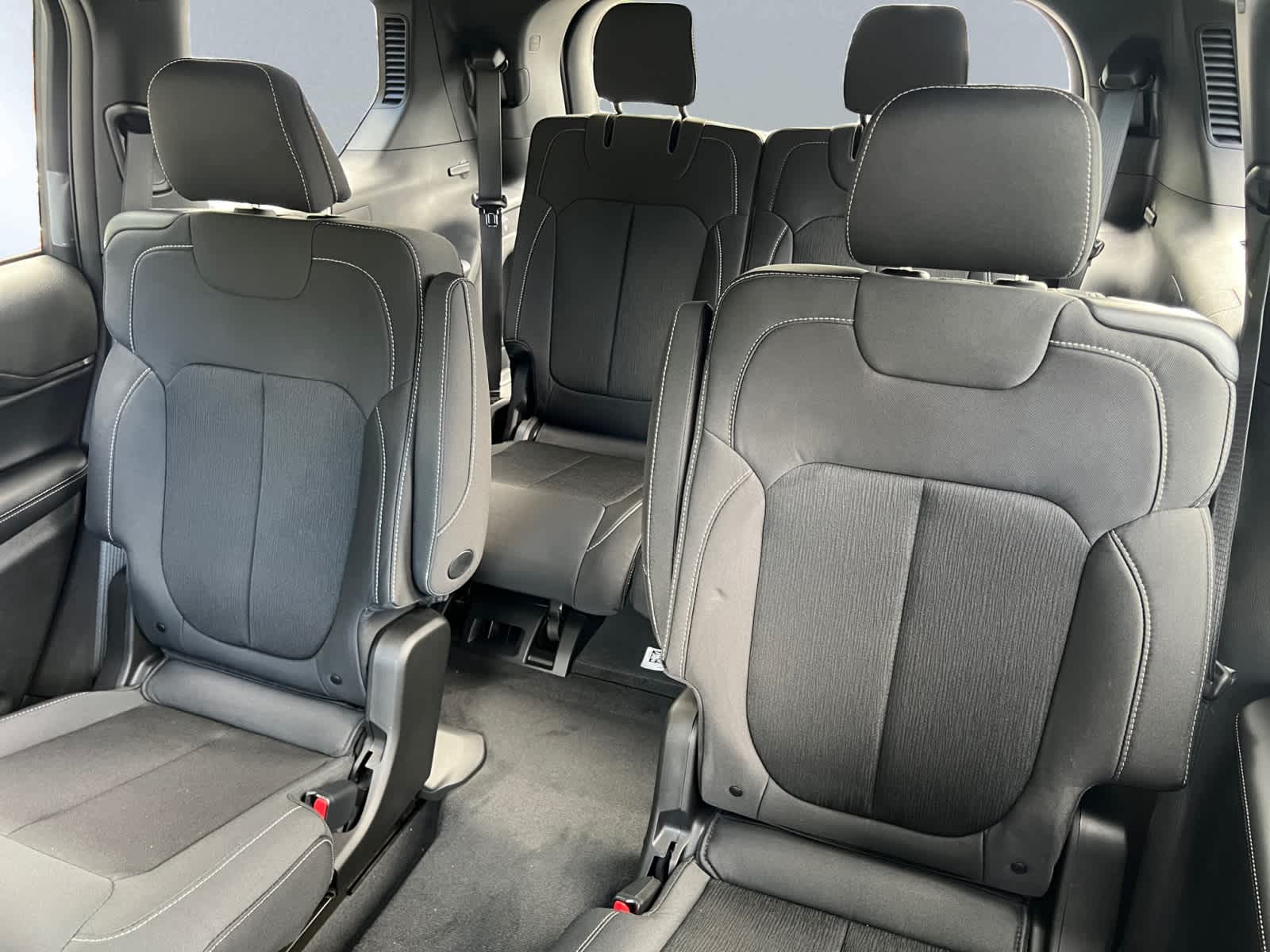 new 2025 Jeep Grand Cherokee car, priced at $40,525