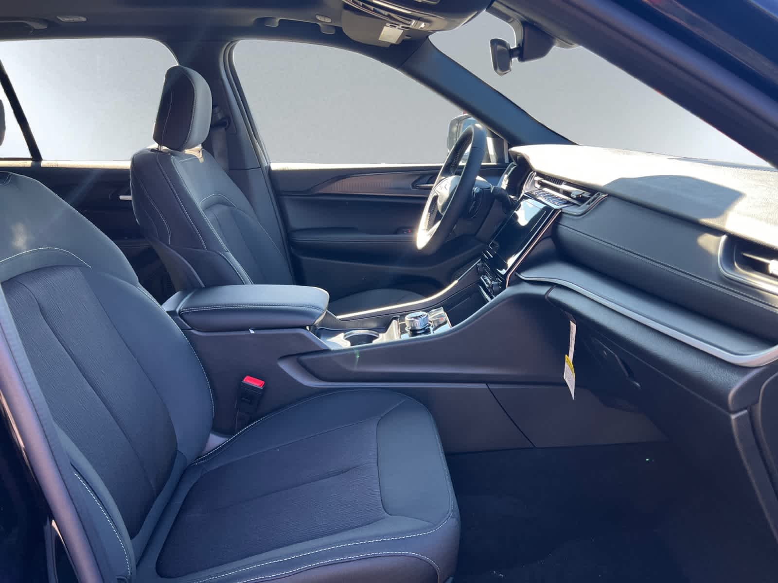 new 2025 Jeep Grand Cherokee car, priced at $38,775