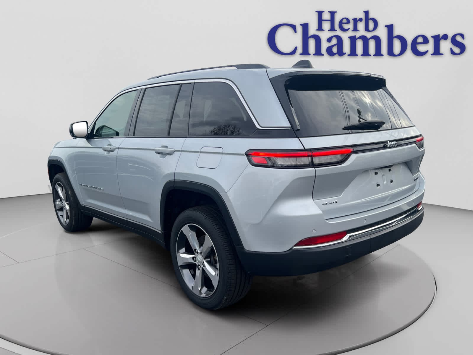 used 2024 Jeep Grand Cherokee car, priced at $37,997