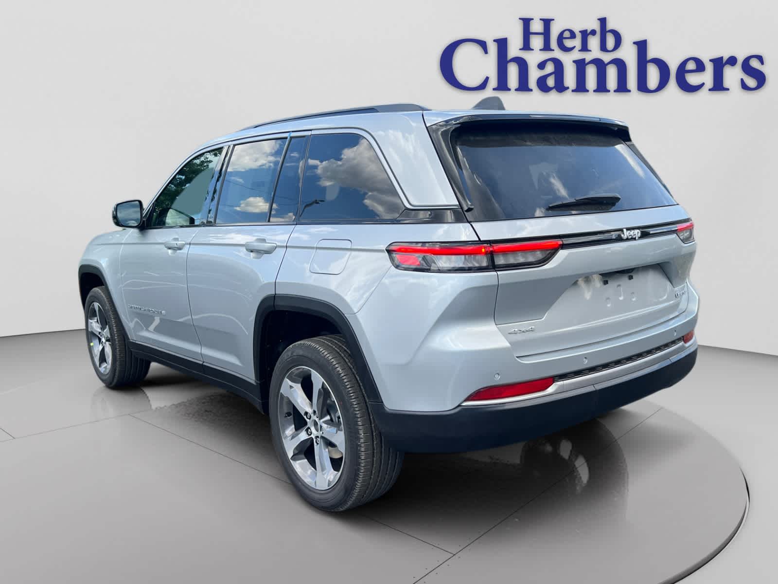 new 2026 Jeep Grand Cherokee car, priced at $45,960