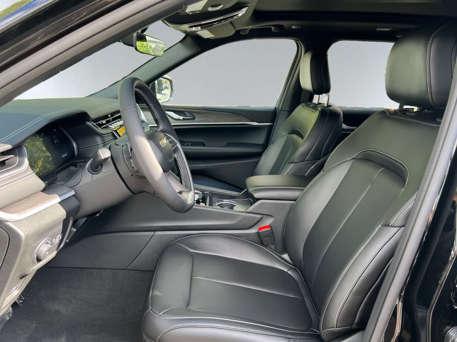 new 2025 Jeep Grand Cherokee car, priced at $47,405