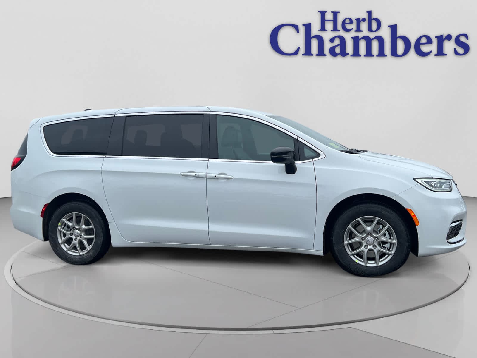 new 2026 Chrysler Pacifica car, priced at $46,665