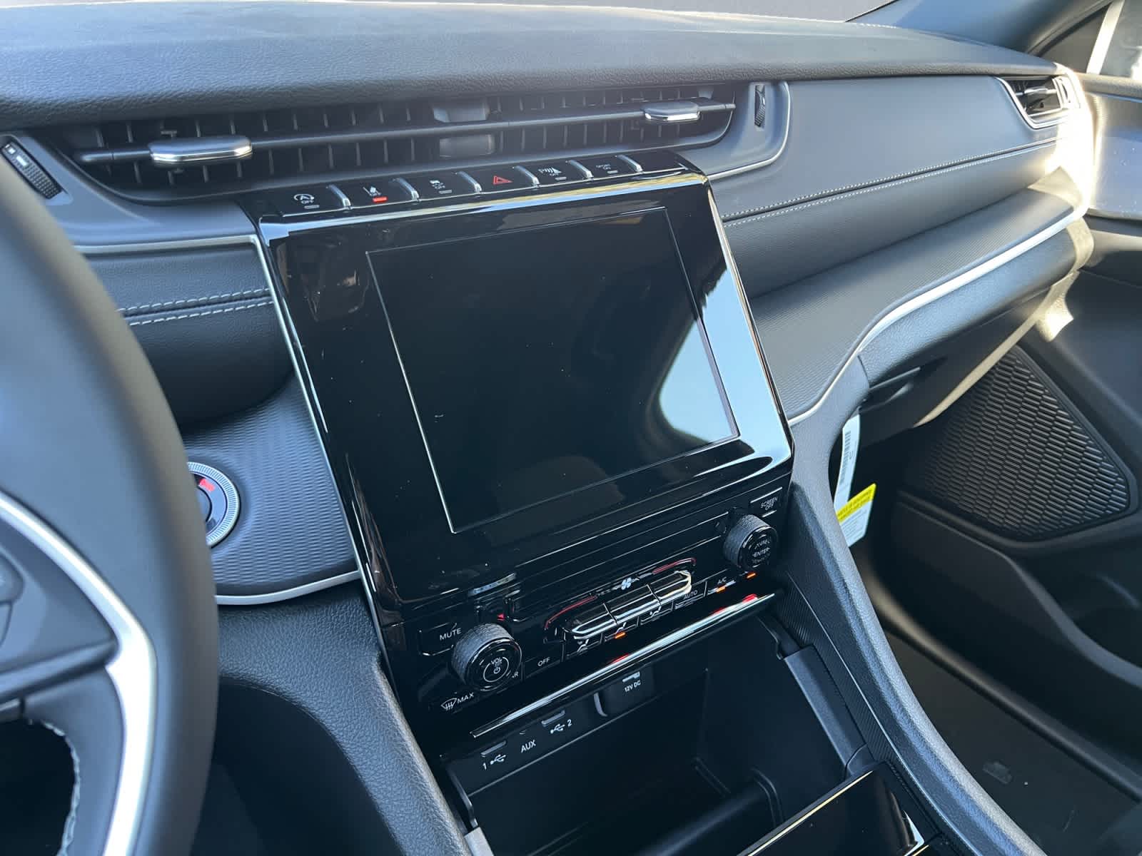 new 2025 Jeep Grand Cherokee car, priced at $38,775