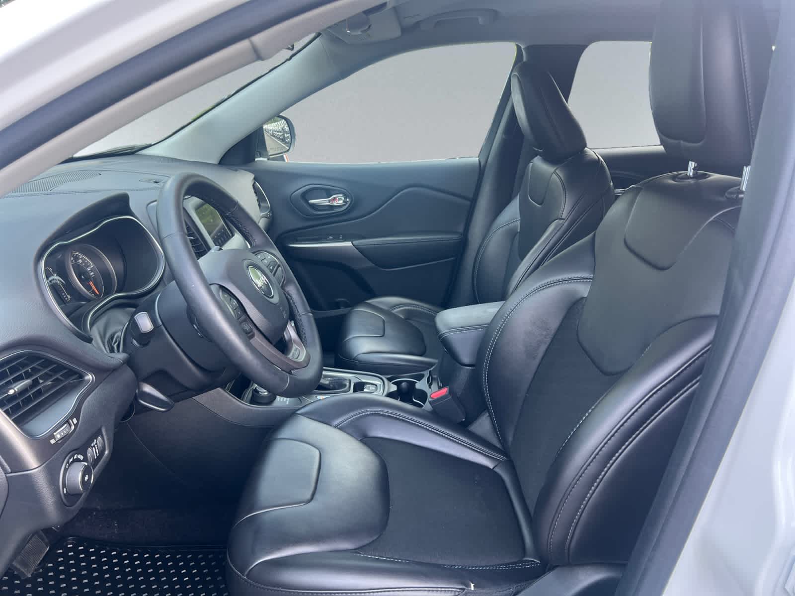 used 2019 Jeep Cherokee car, priced at $18,997