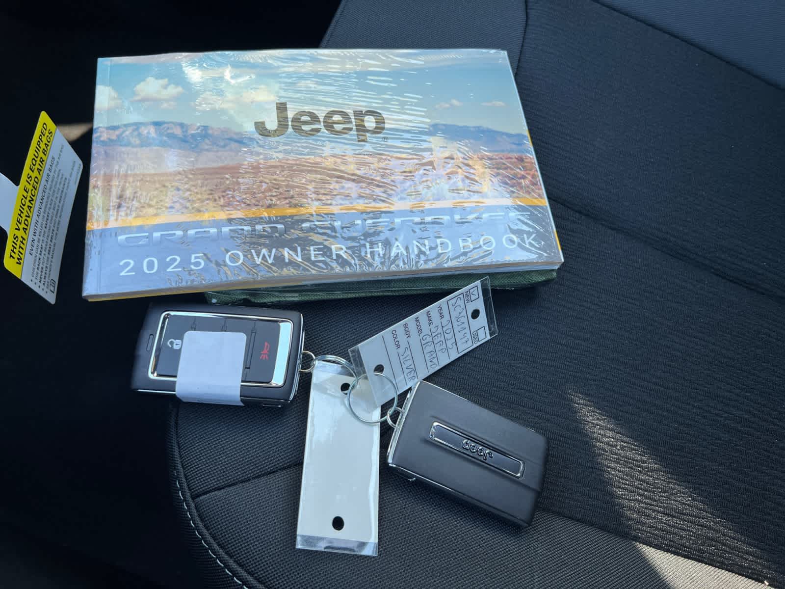 new 2025 Jeep Grand Cherokee car, priced at $38,775