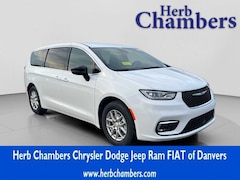 2026 Chrysler Pacifica SELECT Passenger Van