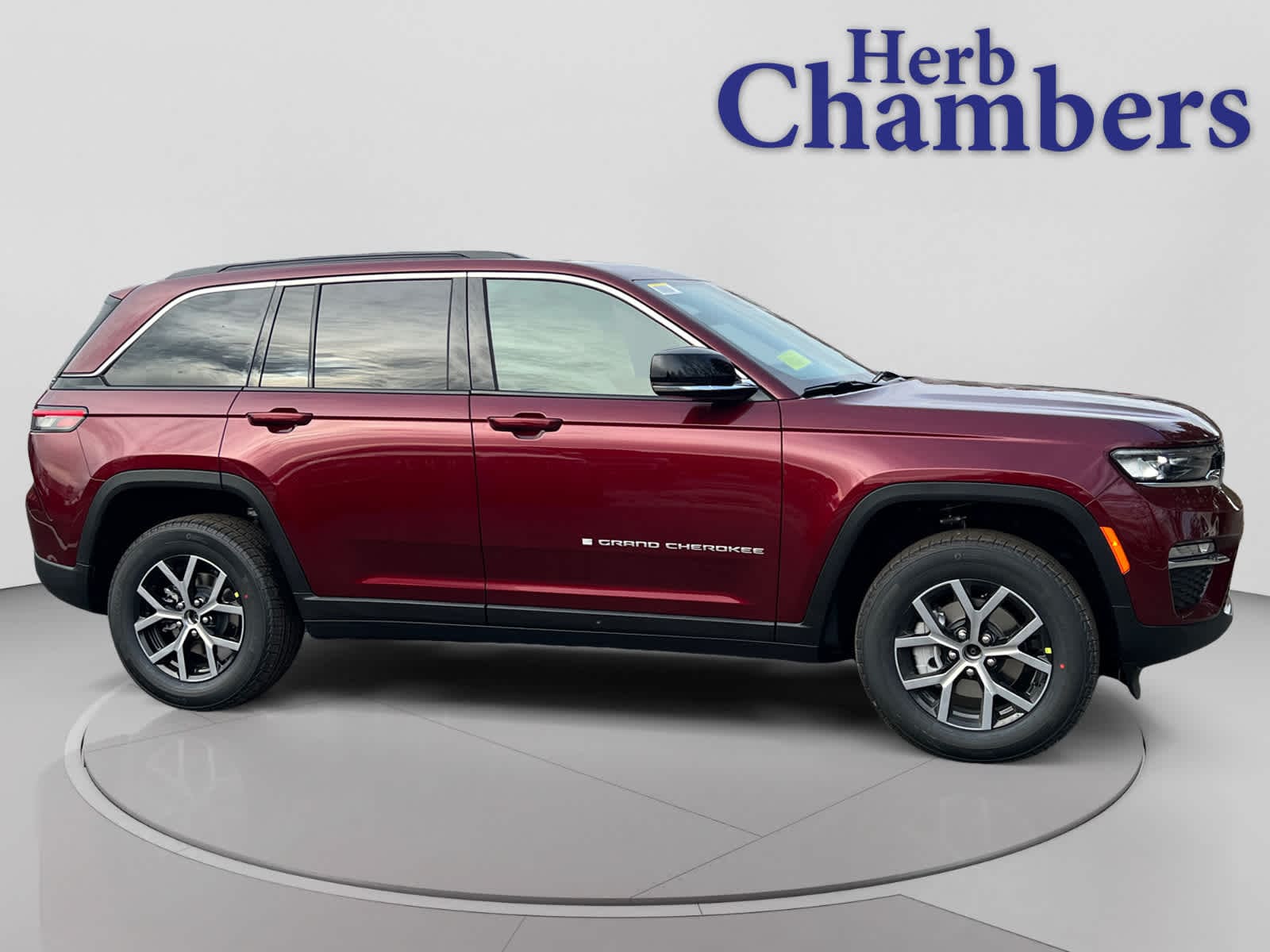 new 2025 Jeep Grand Cherokee car, priced at $47,405