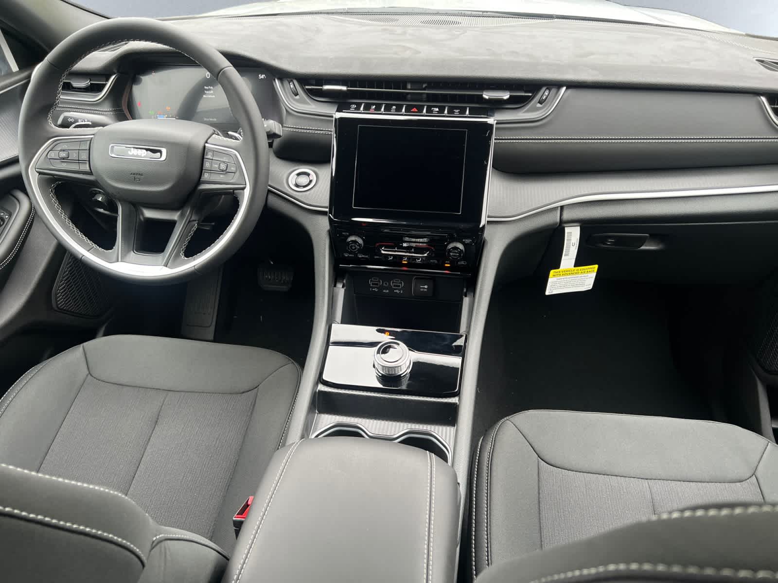 new 2025 Jeep Grand Cherokee car, priced at $39,575