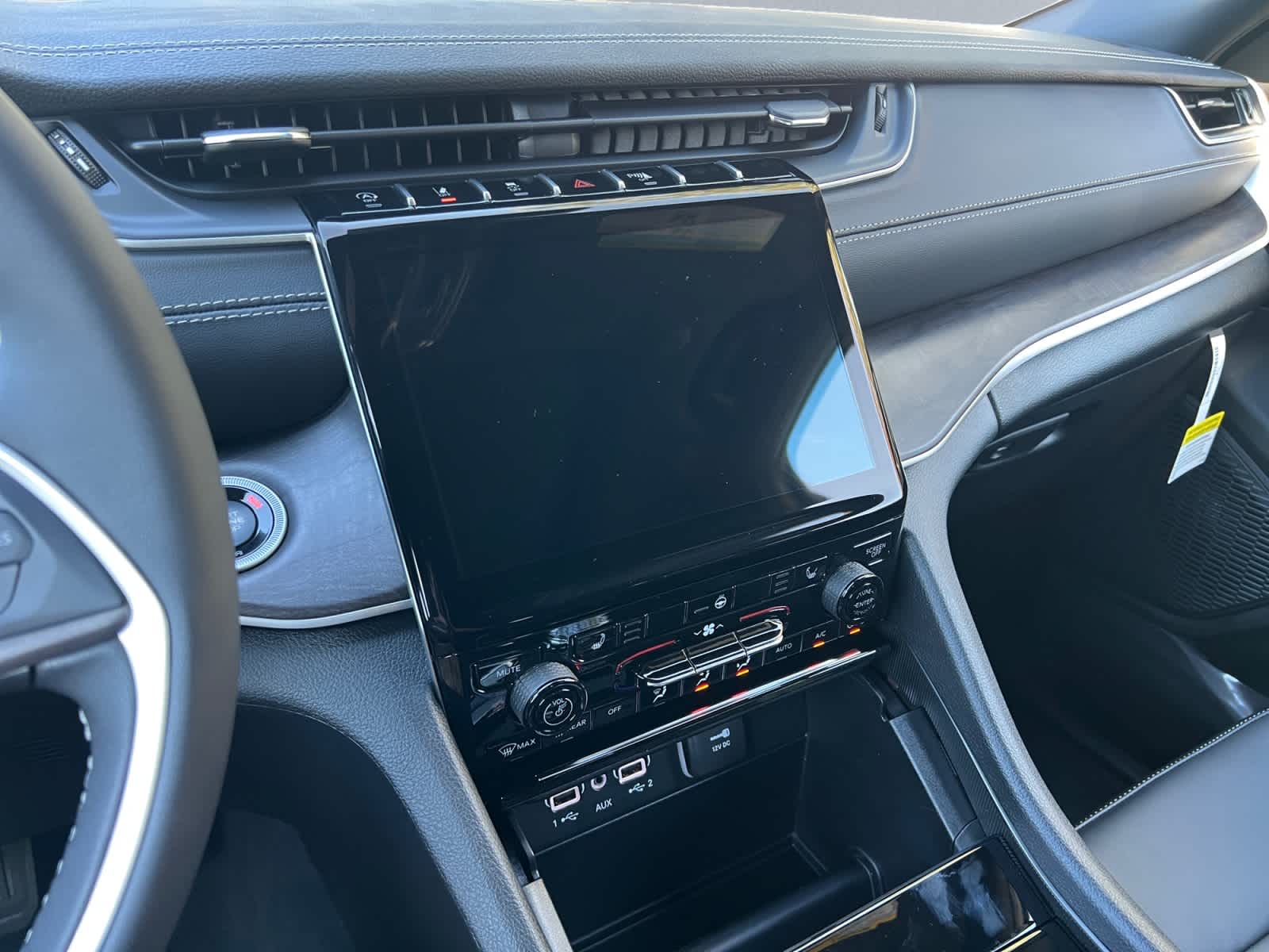 new 2025 Jeep Grand Cherokee car, priced at $47,810