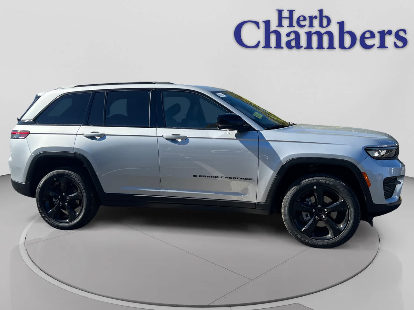 new 2025 Jeep Grand Cherokee car, priced at $45,770