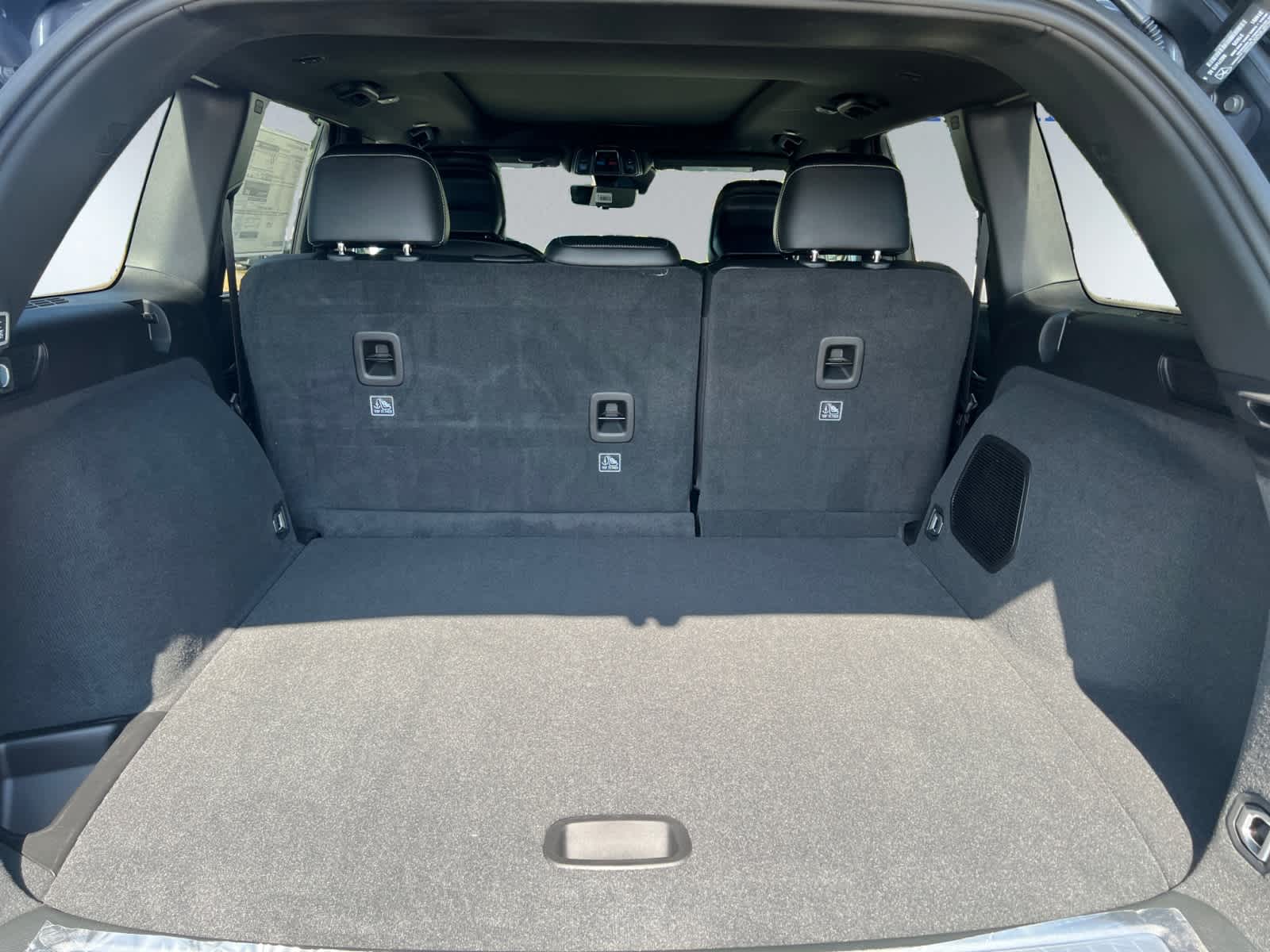 2025 Jeep Grand Cherokee Overland photo 4