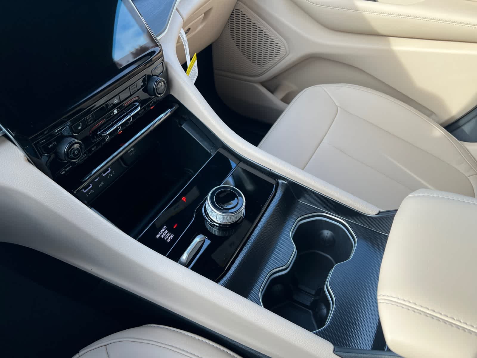 new 2025 Jeep Grand Cherokee car, priced at $47,405