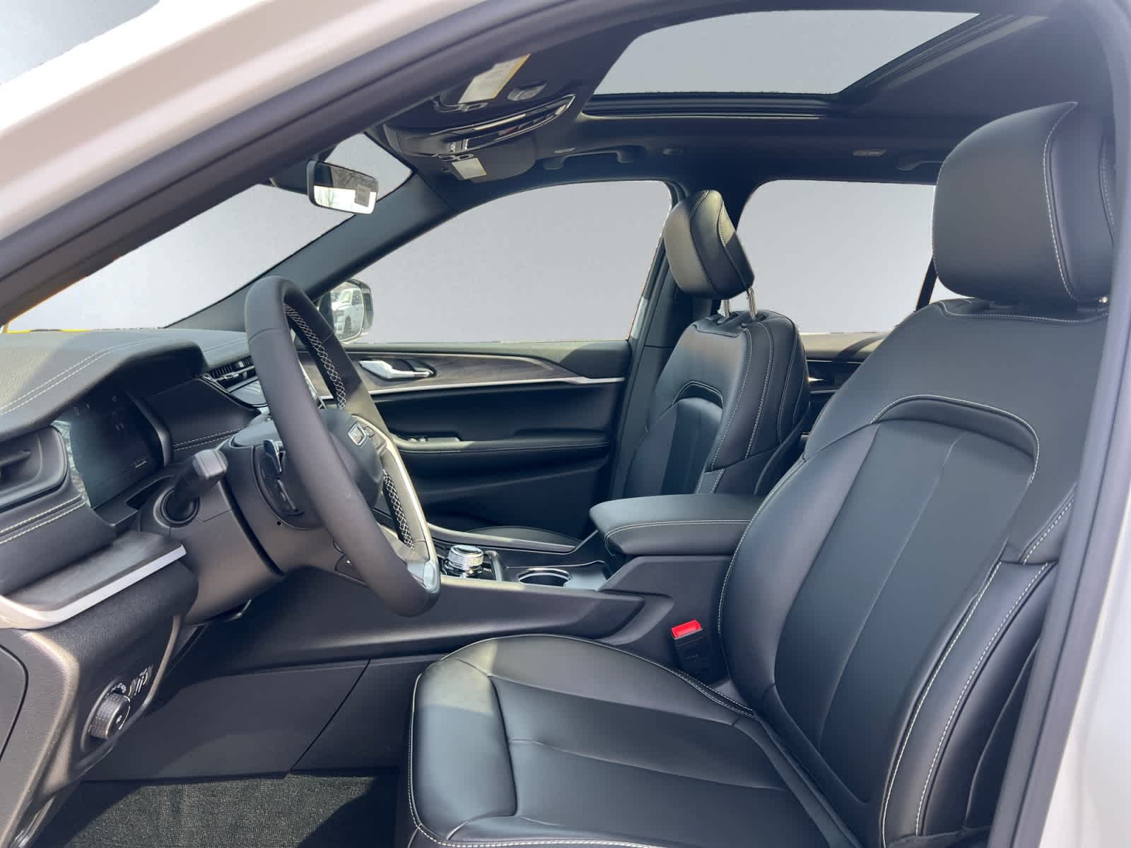 new 2026 Jeep Grand Cherokee car, priced at $50,155