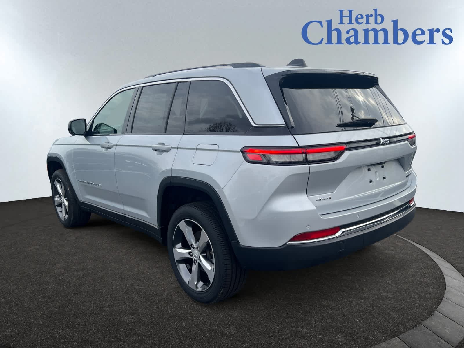 2024 Jeep Grand Cherokee Limited photo 3