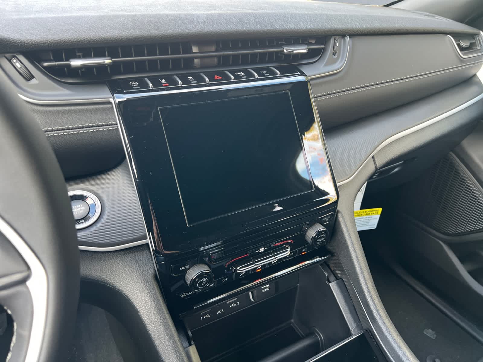 new 2025 Jeep Grand Cherokee car, priced at $38,775