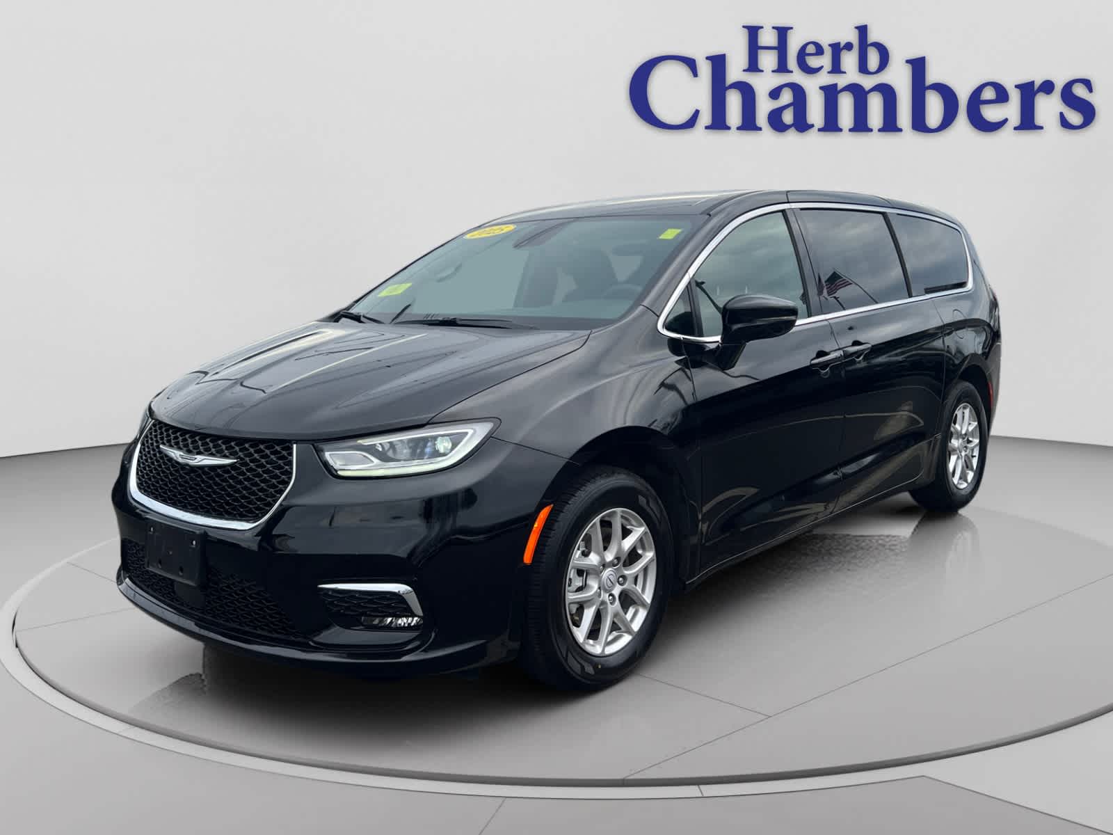 used 2025 Chrysler Pacifica car, priced at $33,497