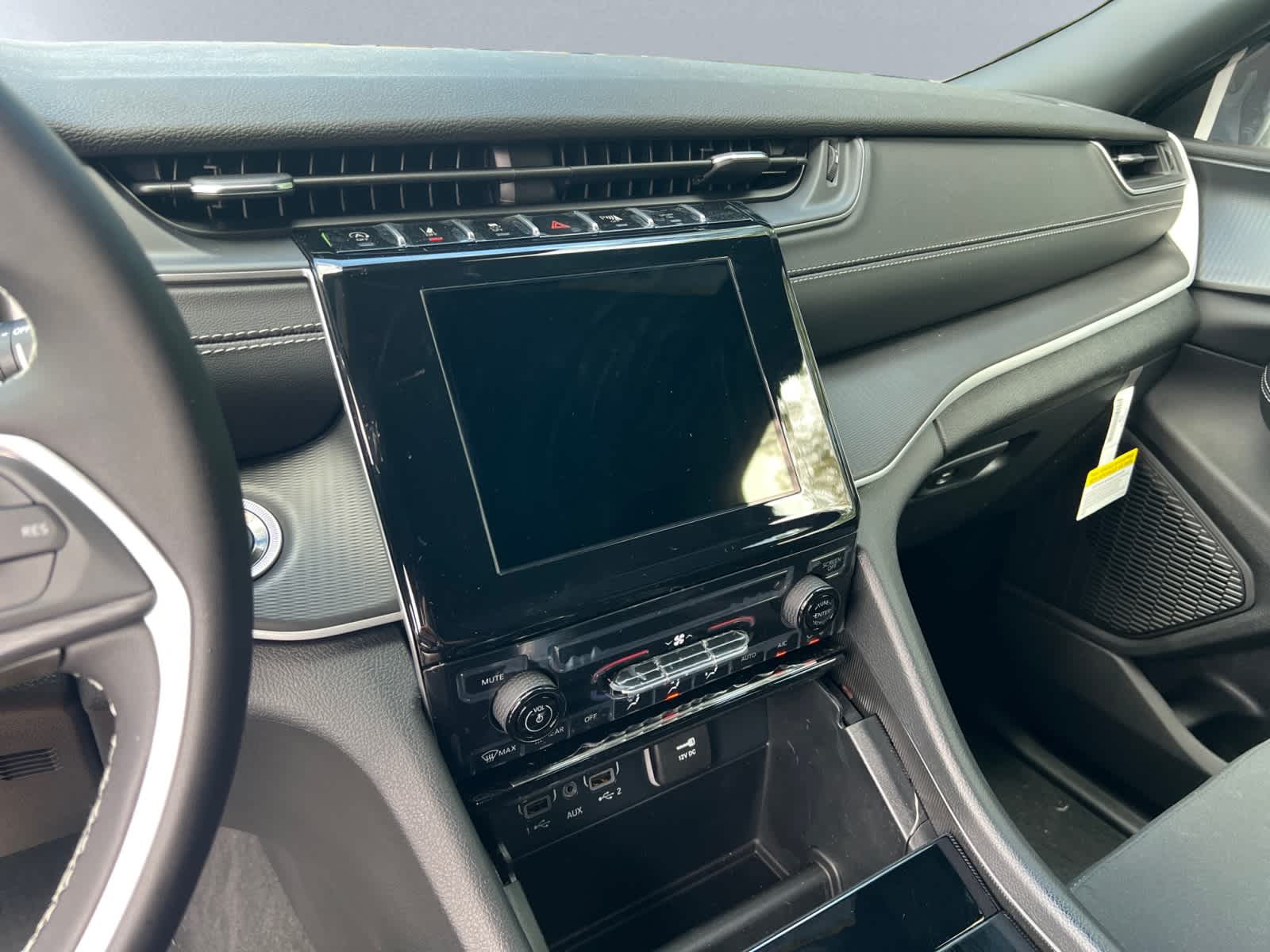 new 2025 Jeep Grand Cherokee car, priced at $40,525