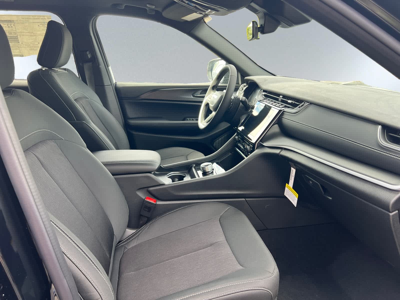 new 2025 Jeep Grand Cherokee car, priced at $38,775