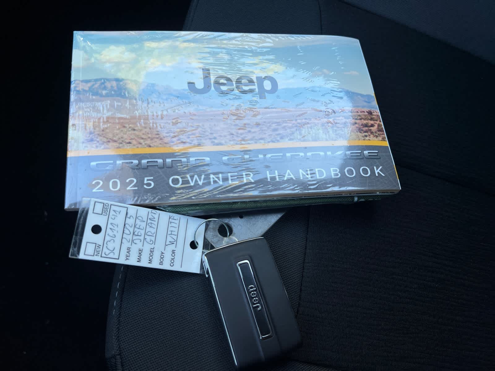 new 2025 Jeep Grand Cherokee car, priced at $38,180