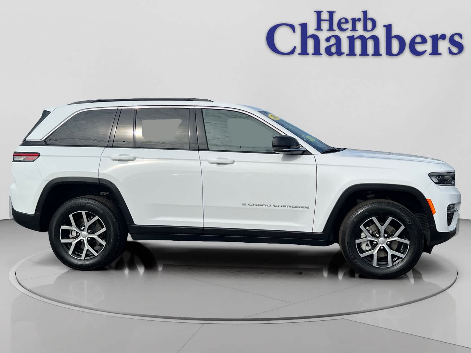 used 2025 Jeep Grand Cherokee car, priced at $43,497