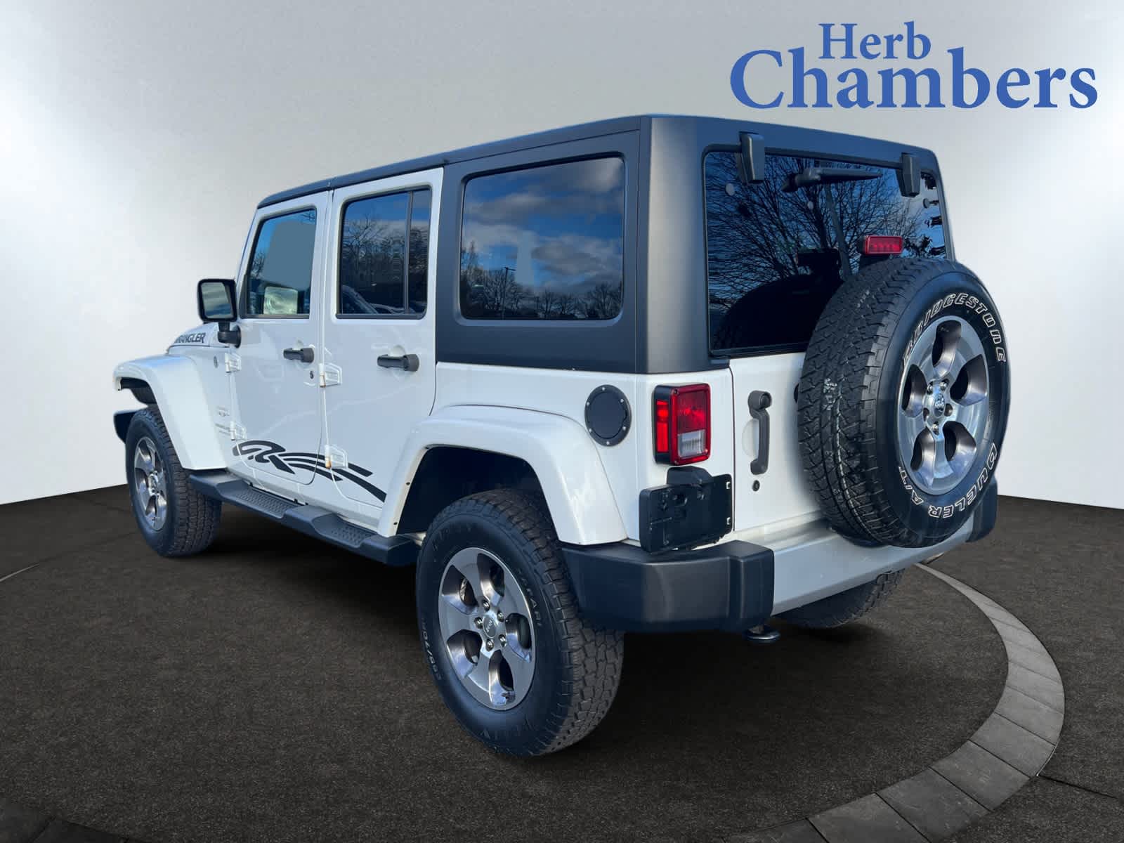 2018 Jeep Wrangler Unlimited Sahara photo 3