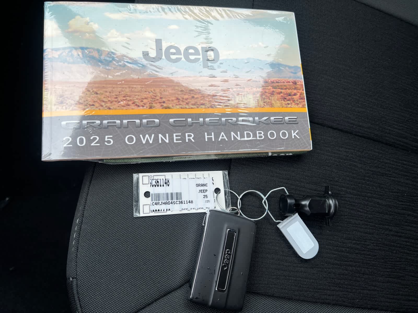 new 2025 Jeep Grand Cherokee car, priced at $39,575