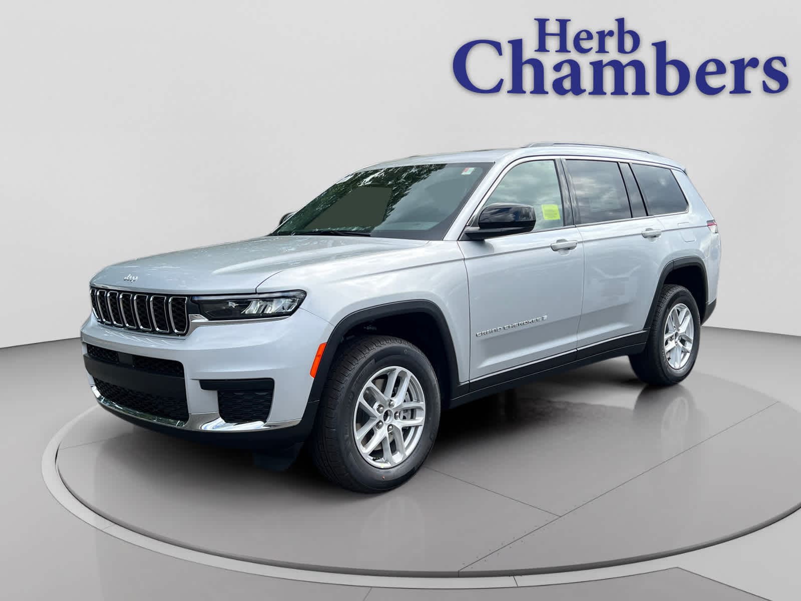 new 2025 Jeep Grand Cherokee car, priced at $40,525