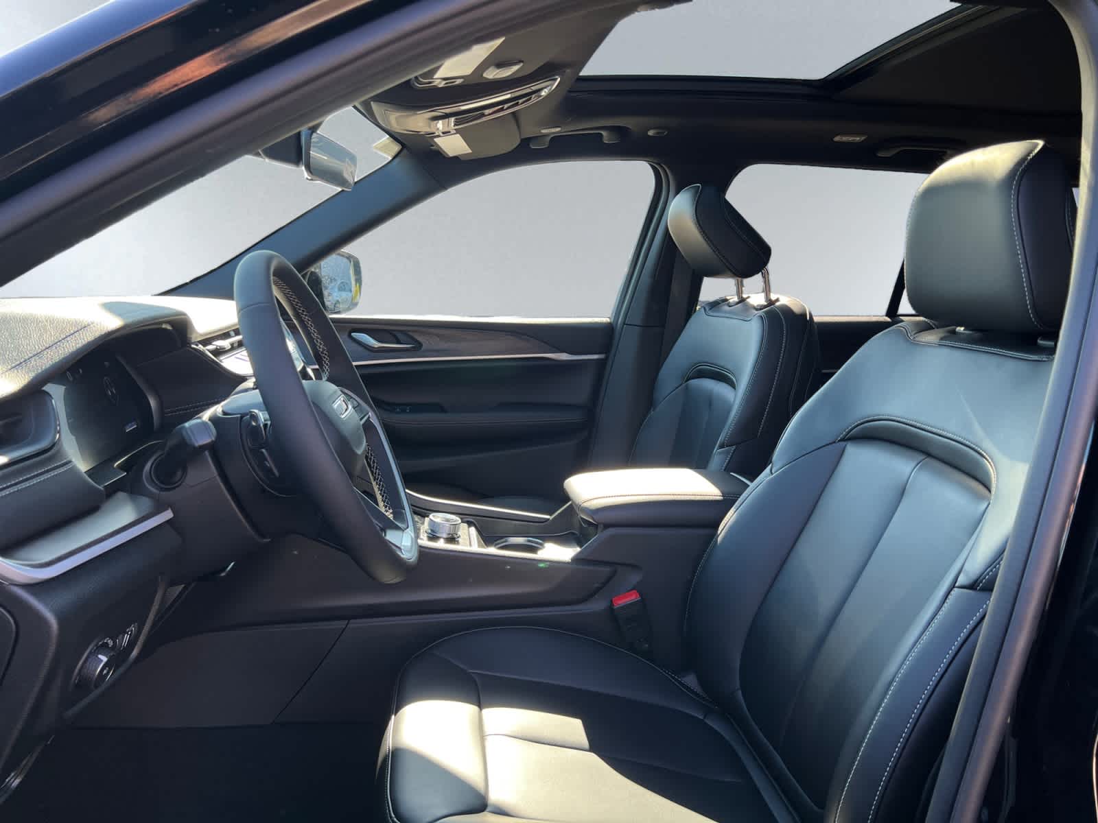 new 2026 Jeep Grand Cherokee car, priced at $52,220