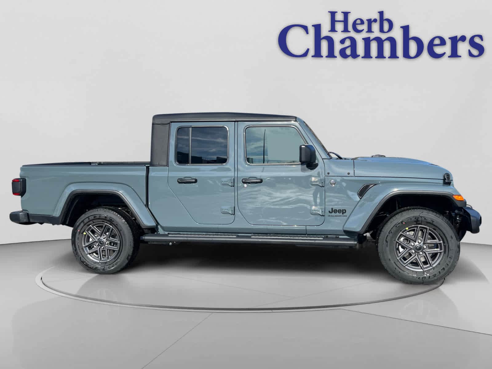new 2026 Jeep Gladiator car, priced at $51,415