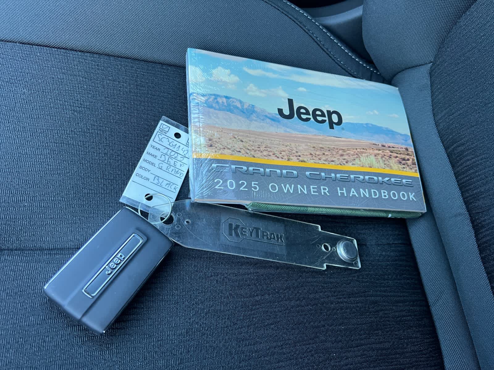 new 2025 Jeep Grand Cherokee car, priced at $38,775