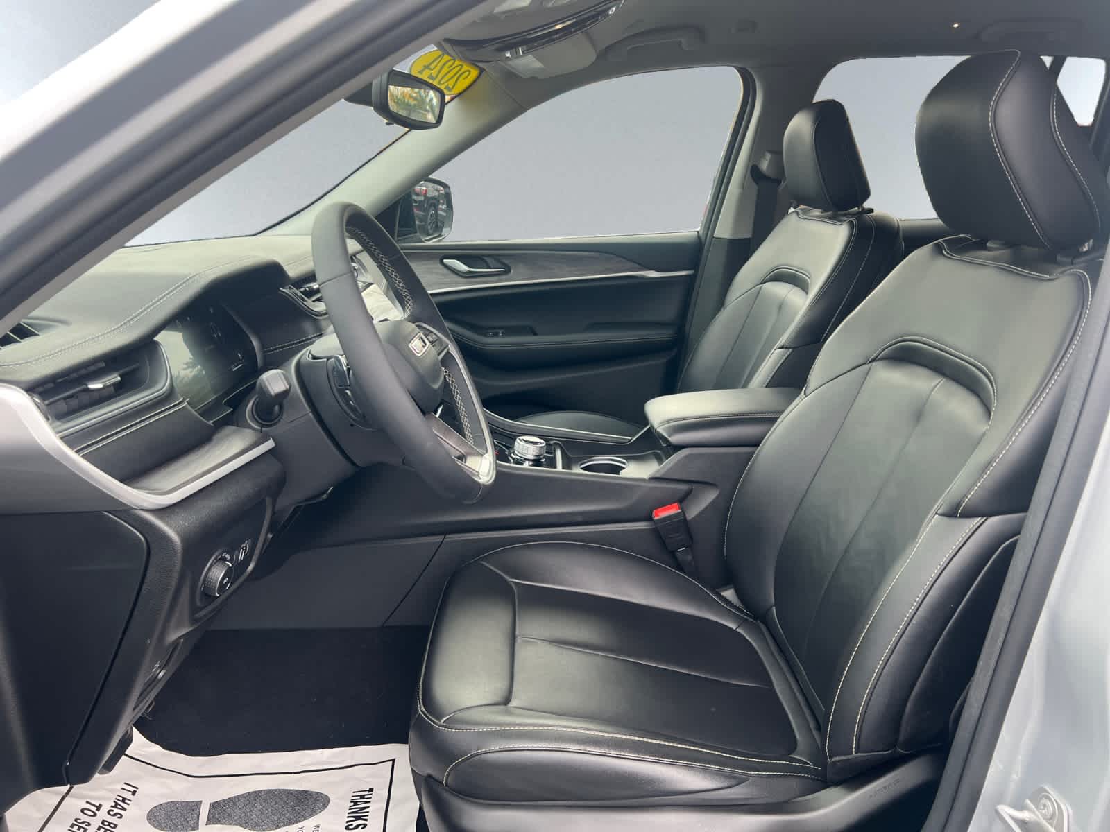 used 2024 Jeep Grand Cherokee car, priced at $37,997