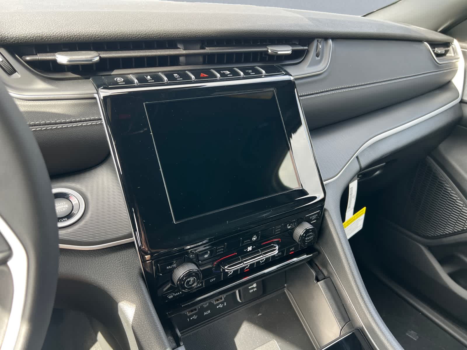 new 2025 Jeep Grand Cherokee car, priced at $45,175