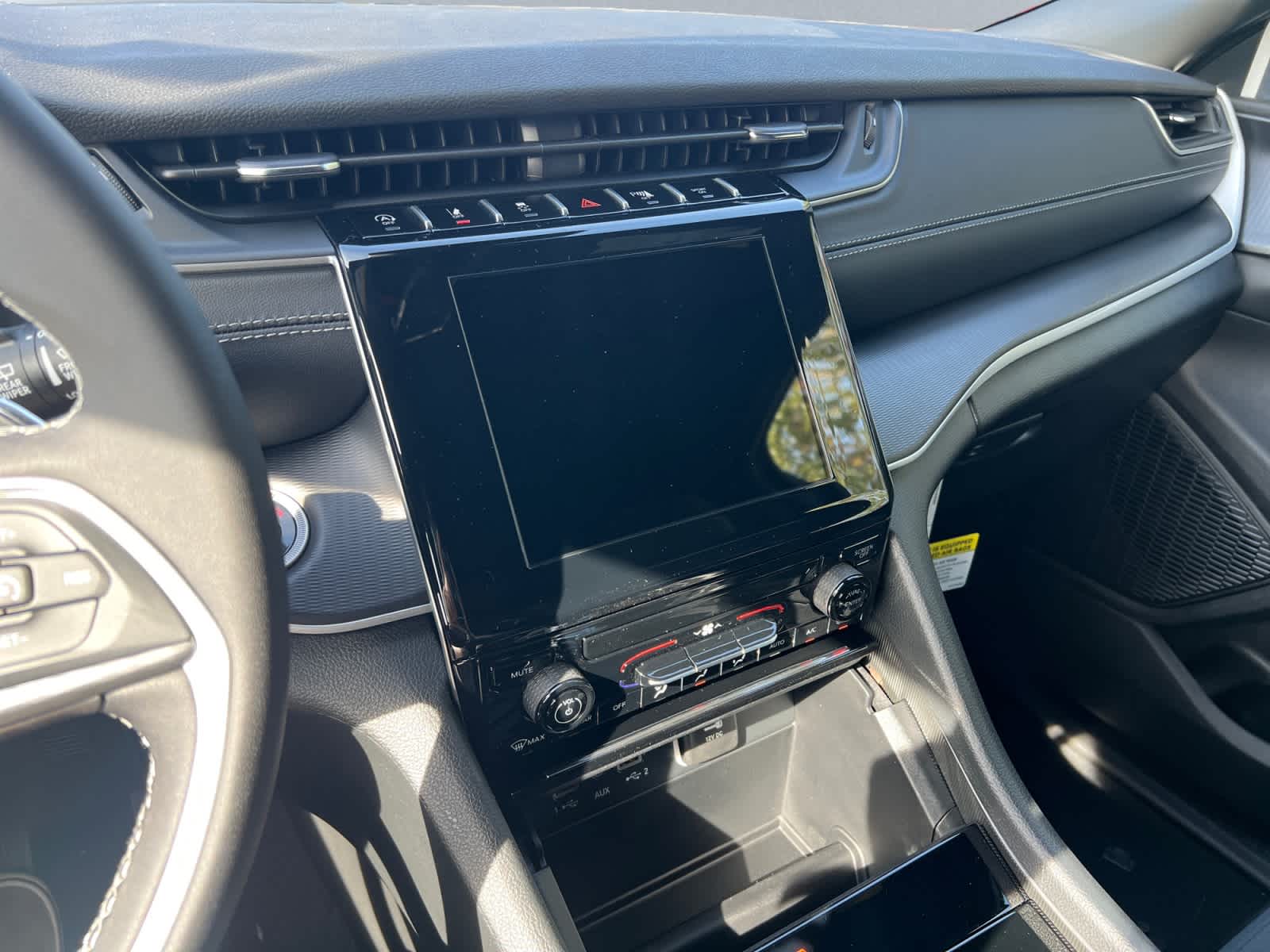 new 2025 Jeep Grand Cherokee car, priced at $38,775