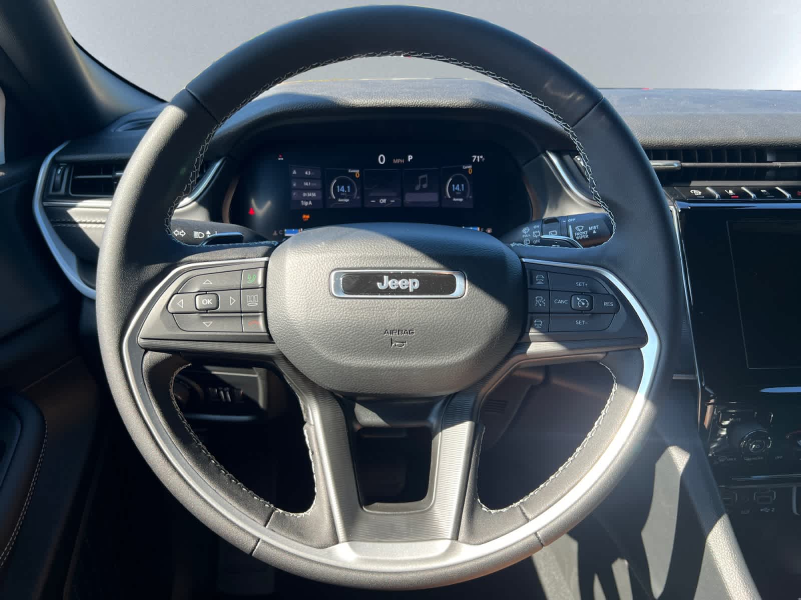 new 2025 Jeep Grand Cherokee car, priced at $38,775