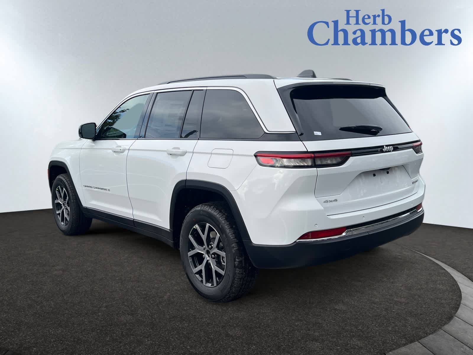 2025 Jeep Grand Cherokee Limited photo 3
