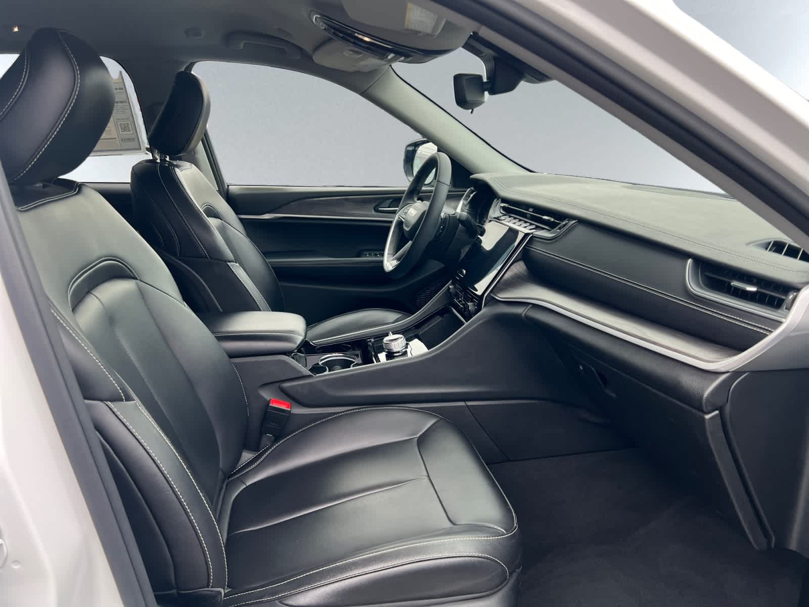 used 2023 Jeep Grand Cherokee car, priced at $34,497