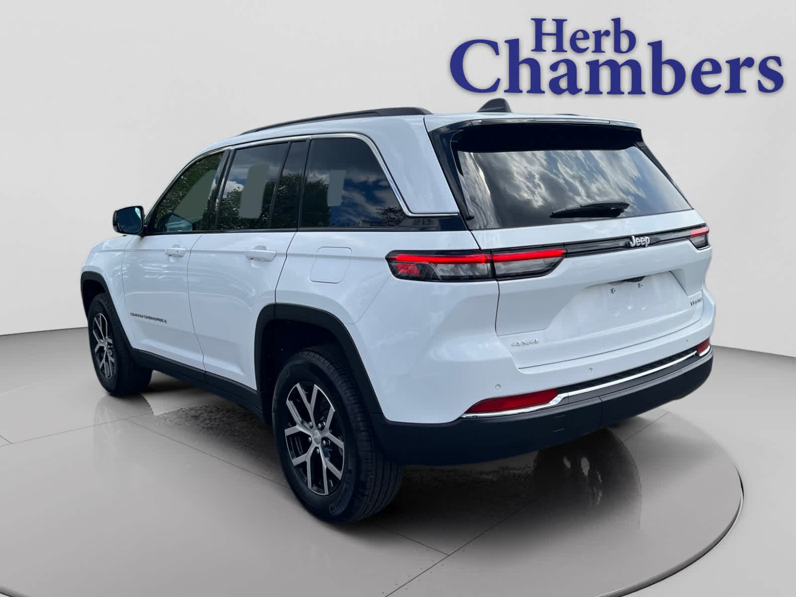 used 2025 Jeep Grand Cherokee car, priced at $37,497