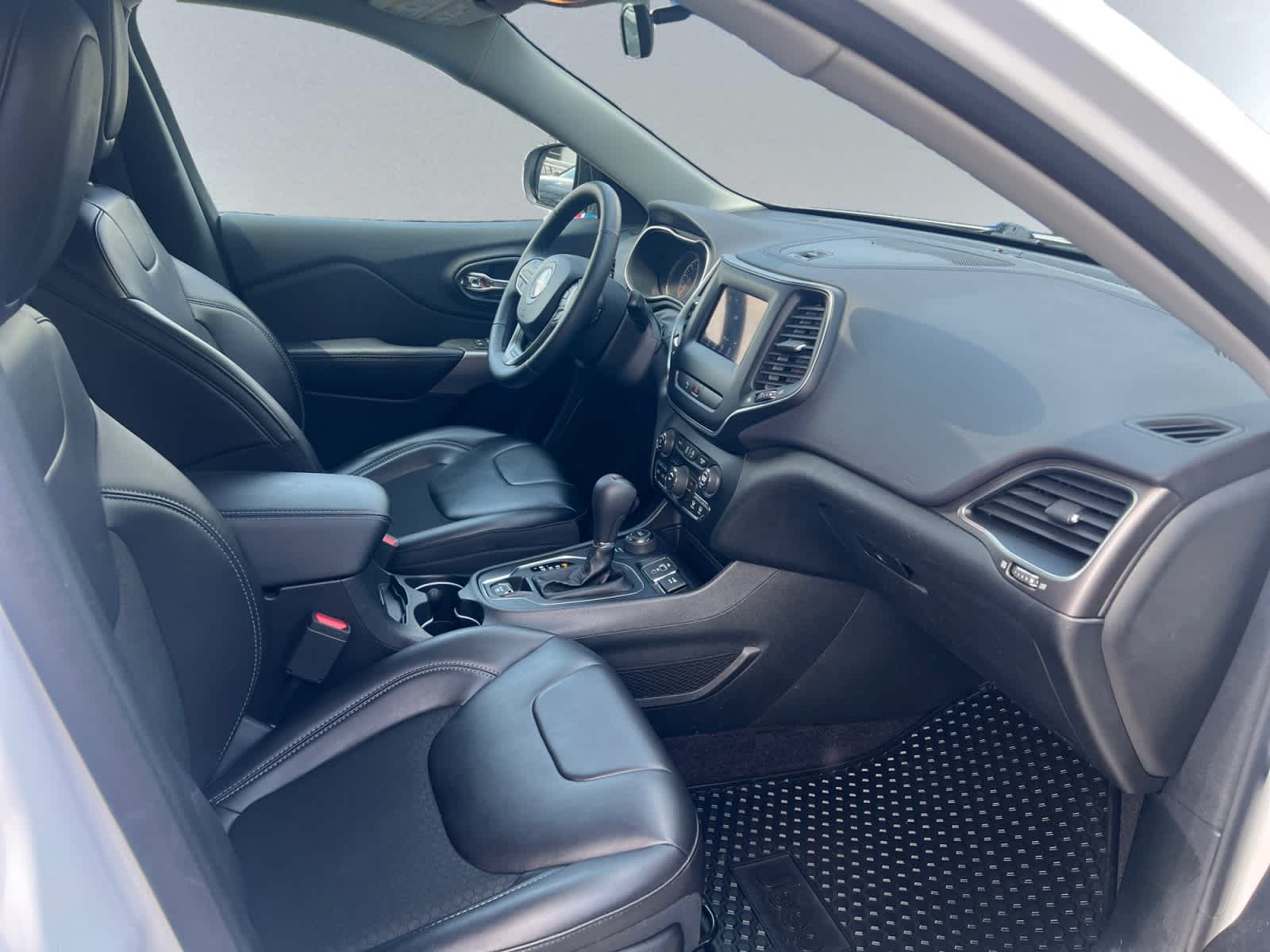 used 2019 Jeep Cherokee car, priced at $18,997
