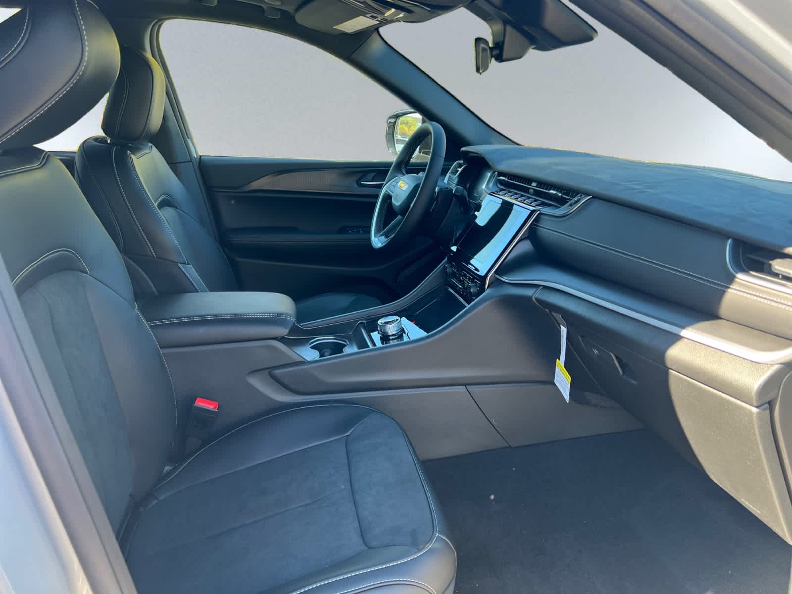 new 2025 Jeep Grand Cherokee car, priced at $45,770